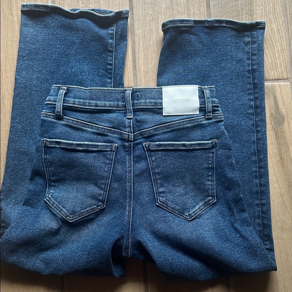 EXPRESS High Rise Wide Leg Cropped Jeans - Picture 5 of 6